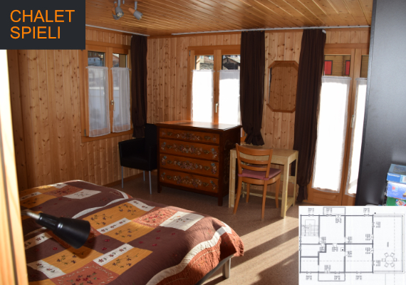 Ein helles grosses Schlafzimmer mit Doppellbett und einem grossen Schrank, sowie einem Waschbecken.
                                        Sie gelangen durch den Raum auf die Grosse nach Süden ausgerichtete Terrasse